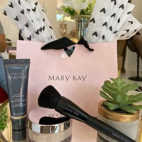 Mary Kay Satin Hands Trio with Green and White Packaging